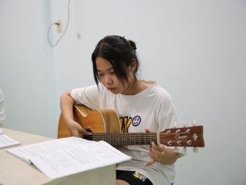 5 LỢI ÍCH VÔ GIÁ KHI HỌC CHƠI ĐÀN GUITAR